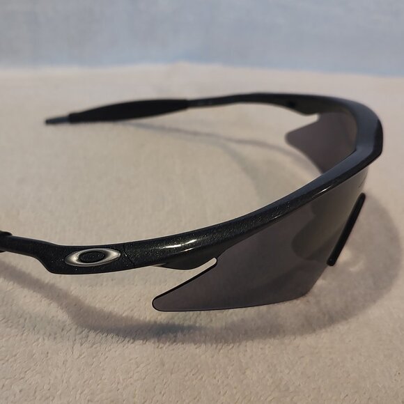 OAKLEY M-Frame Sweep Smoke / Black Iridium Sunglasses with Oakley Case and Pouch - Picture 2 of 15